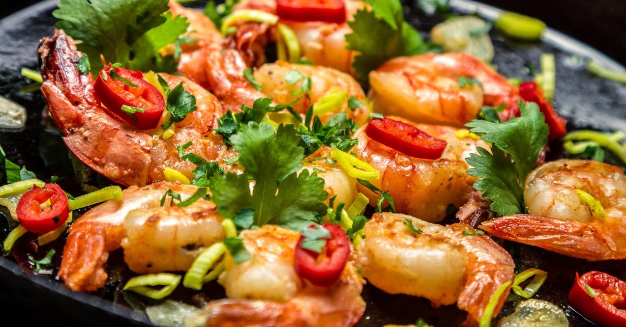 Zoomed in cooked garlic prawns
