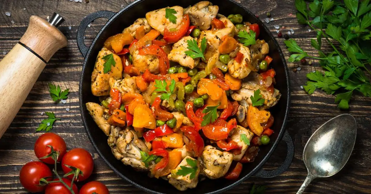 keto stir fry with vegetables and chicken