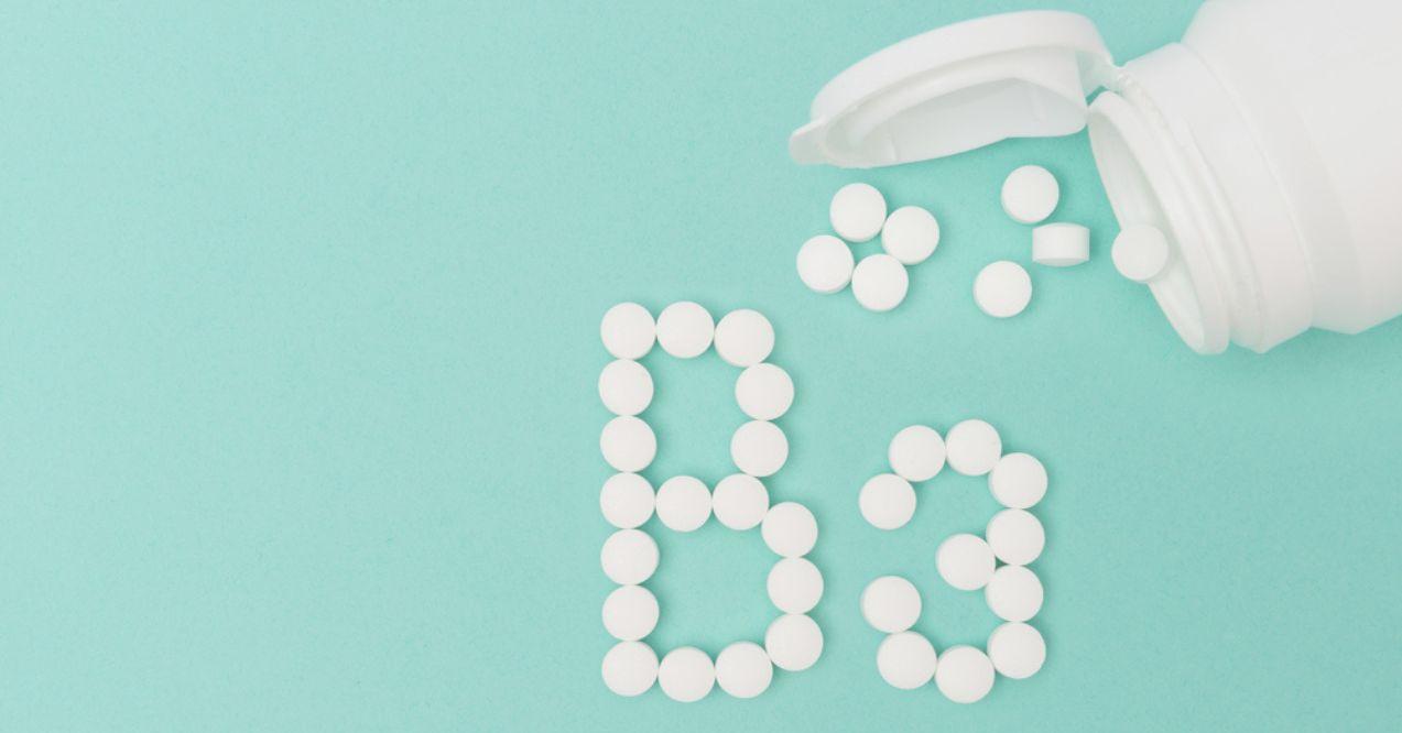 Vitamin B3 pills forming the word 'B3'
